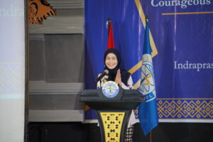 Direktur GIS 3 Jogja, Mrs. Aini Husna, M.Pd. dalam sambutannya.