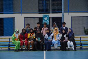 Warna-warni kostum kelas 8A Primary GIS 3 Jogja