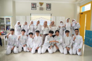 Potret siswa-siswi kelas 9 JHS GIS 3 Jogja pada kegiatan Karya Ilmiah Presentation