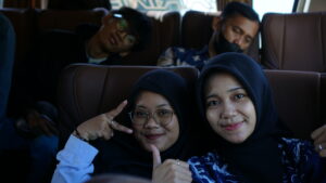 Keceriaan siswa JHS GIS 3 Jogja dalam perjalanan field trip menuju Semarang