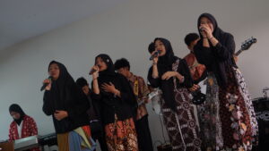 Siswa JHS GIS 3 Jogja mempersembahkan penampilan musik untuk memeriahkan GIS CUP 2025
