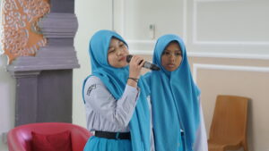 Life skill training public speaking mendorong siswa untuk berani berbicara di depan umum