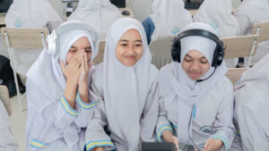 Potret keceriaan siswa saat mengikuti Colloquium Sister School