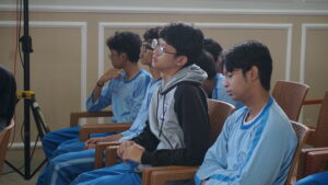 Siswa-siswi tampak memerhatikan pembukaan AMT di Aula JHS