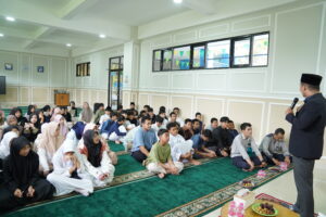 Siswa JHS GIS 3 Jogja tampak serius menyimak materi yang disampaikan ustaz