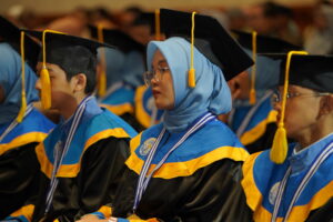 Potret siswa-siswi grade 9 dalam balutan pakaian toganya