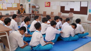 Seluruh siswa laki-laki berkumpul di Social Studies untuk mengikuti Life Skill Training