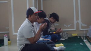 Di akhir kegiatan, siswa dan orang tua memanjatkan doa bersama-sama