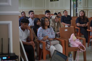 Para awardee dan orang tuanya hadir dalam acara penyerahan beasiswa olahraga di Hall JHS
