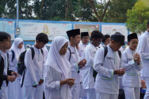 Sebelum berangkat menuju lokasi LDKS, anak-anak memanjatkan doa bersama