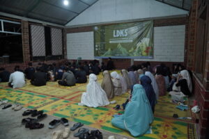 Momen ketika seluruh peserta LDKS melaksanakan salat berjamaah